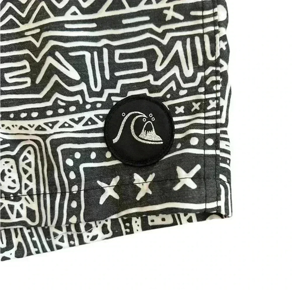 Quiksilver Men's Voodoo Volley Shorts Black White Pockets Drawstring EUC - Picture 8 of 12